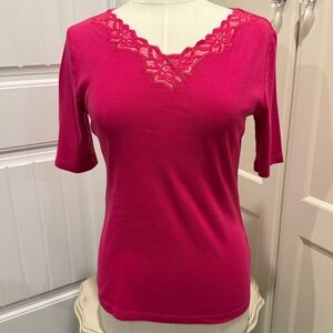 Jones Sport Women’s Size Medium Fuchsia 1/2 Sleeve T-Shirt with V-Neck w/Lace
